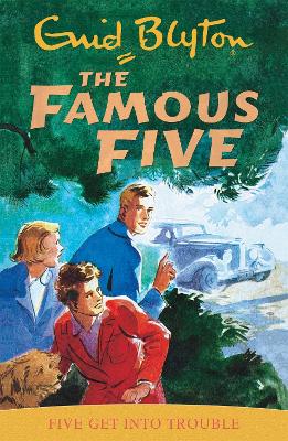 The Famous Five 8: Five Get Into Trouble (Paperback)