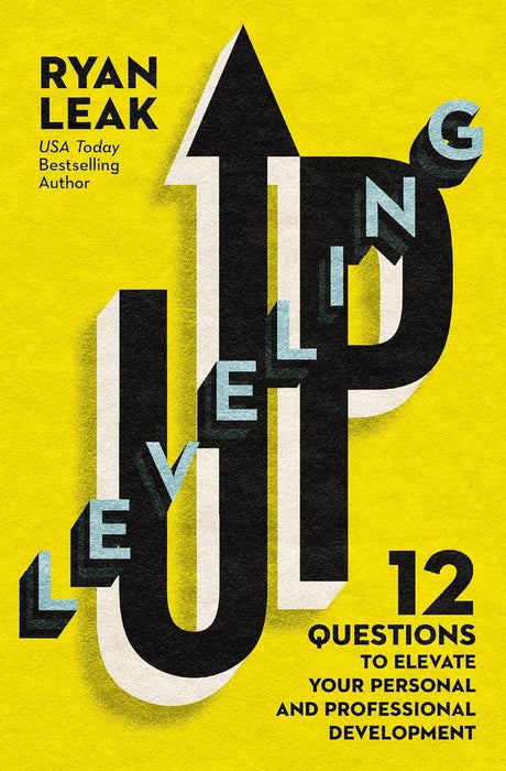 Leveling Up: 12 Questions to Elevate Your Personal and Professional Development (Paperback)