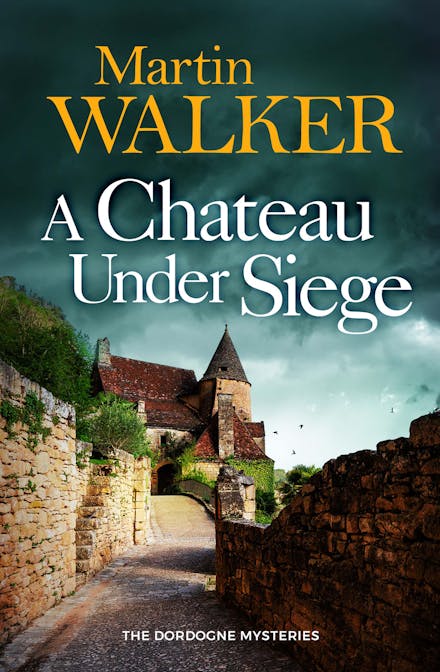 The Dordogne Mysteries 16: A Chateau Under Siege (Trade Paperback)