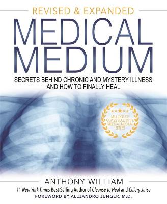 Medical Medium: Secrets Behind Chronic and Mystery Illness and How to Finally Heal (Revised and Expanded Edition) (Paperback)