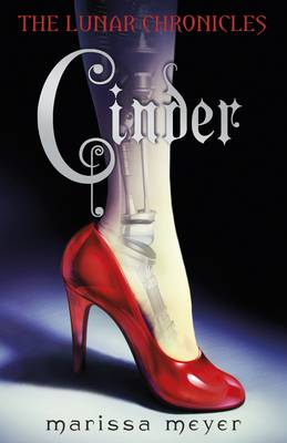 The Lunar Chronicles Book 1: Cinder (Paperback)